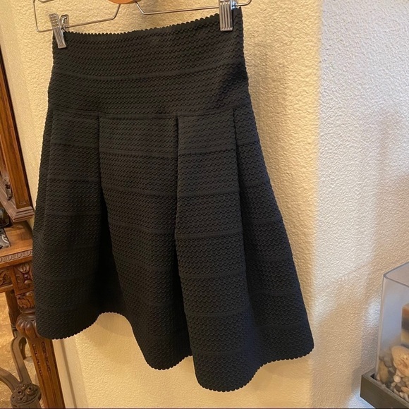 NWT~H&M Black Skater Skirt Size Small - Picture 2 of 7